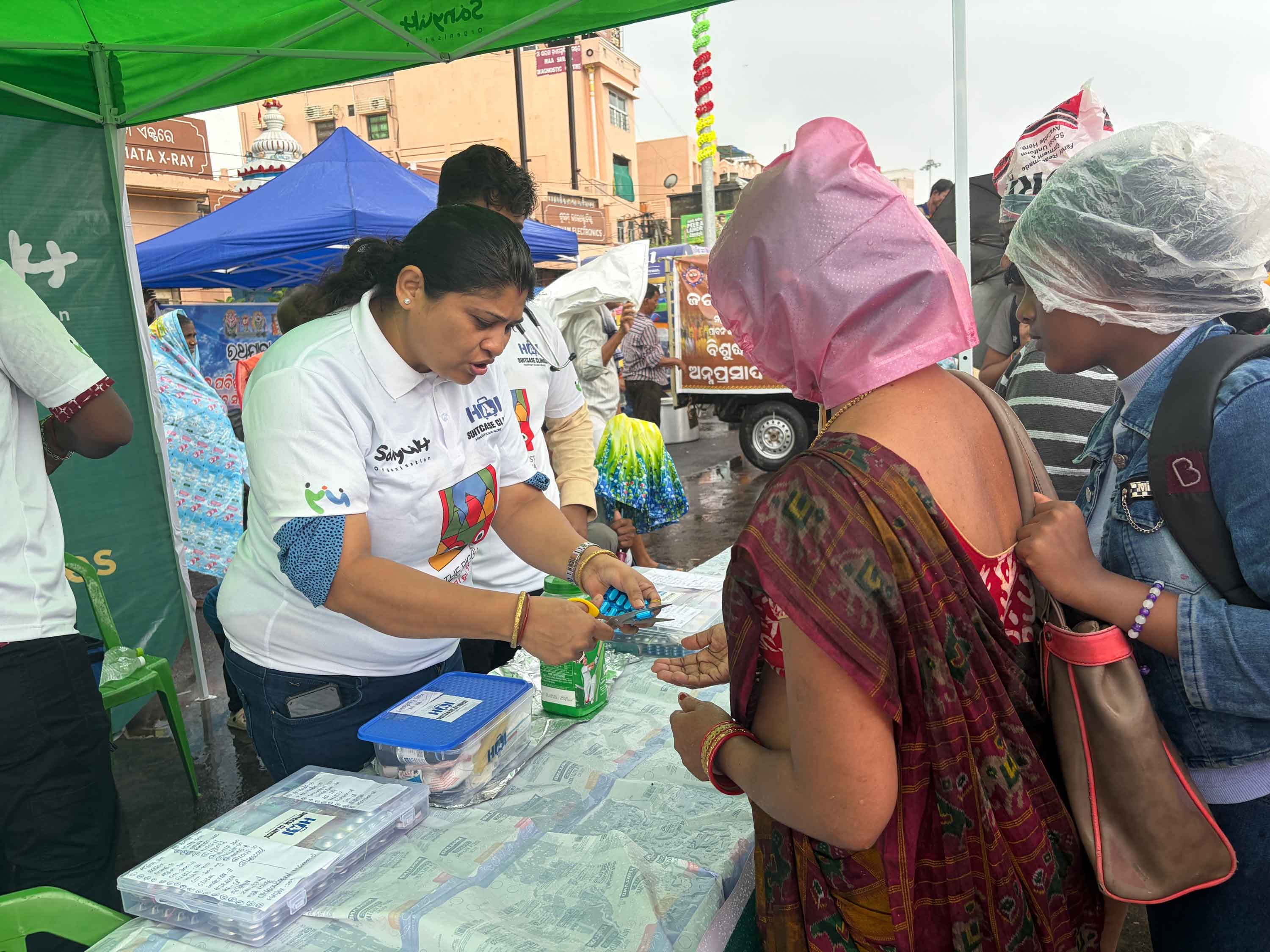 Sanyukt volunteers serving devotees during Rath Yatra