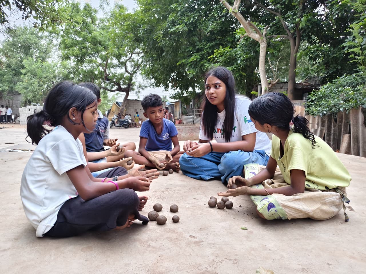 Sanyukt volunteers planting trees for Green Odisha