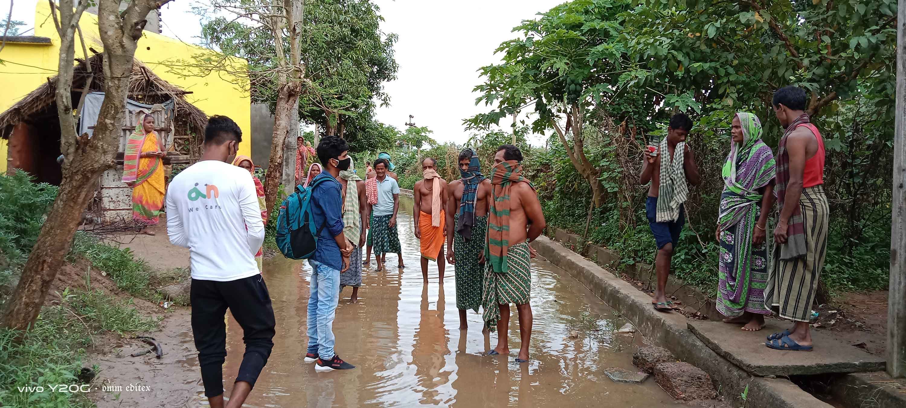Sanyukt volunteers providing disaster relief support